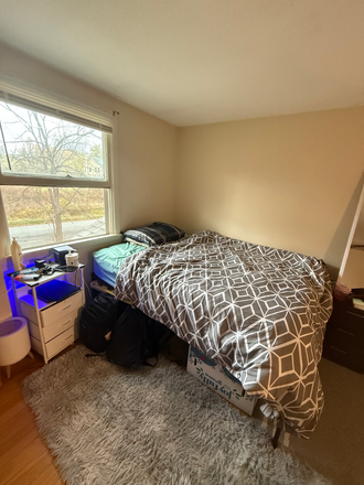 Bedroom - 81 Summer St Amherst, MA 01002 - $733/month Spring Sublease