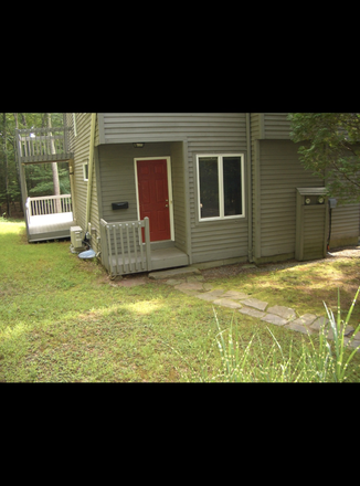 Front door - Bright and cozy apartment near UConn