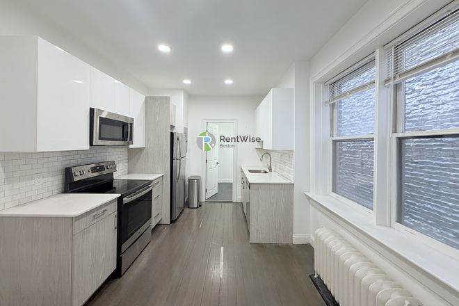 1 - HUGE 1 Bed 1 Bath Apartment Beacon Hill NO FEE