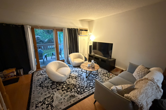Family Room - Condo close to campus