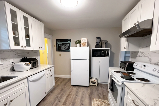 kitchen - 115 Pearson Rd 4 beds / 2 baths available from 6/1/27 No fee Apartments