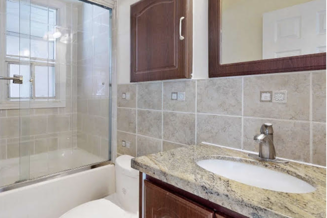 Bathroom - 3 Bedroom, 1 Bathroom upper level of detached Bungalow located in the neighbourhood of Bendale.