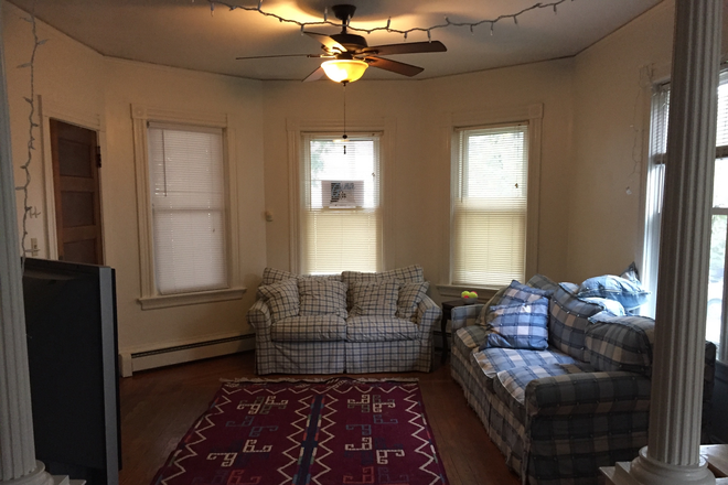 livingroom - sunny oversized 3 bedroom