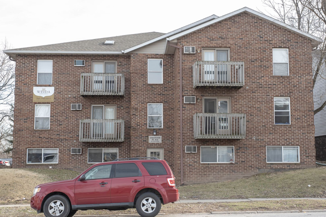 Outside View - 1 Bed 1 Bath Apartment Close to Campus (411 Harrison St.)
