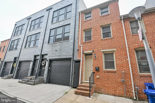 front view - 21 S Chapel St - 10min walk from JHH/BSPH/SON