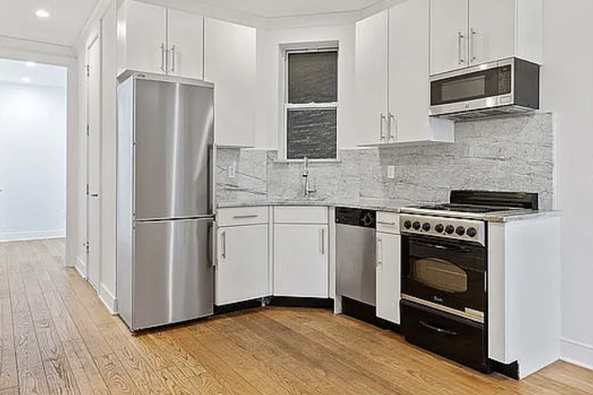 Kitchen - Cozy Kips Bay Apartment Steps from Great Food & Easy NYU Commute