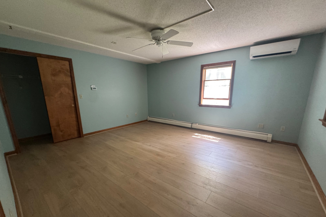 upstairs bedroom - Newly upgraded 2+ bedroom apartment - close to UMass