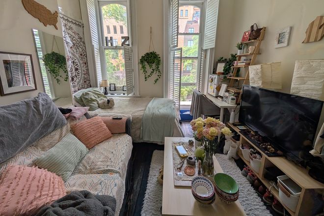 Room All - Bright, Beautiful Furnished Room in Historic Row House - 1 Block to Metro