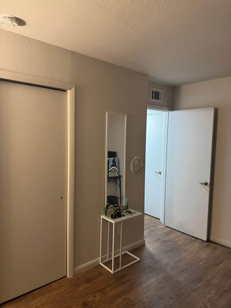Room - University Crossing Apartments