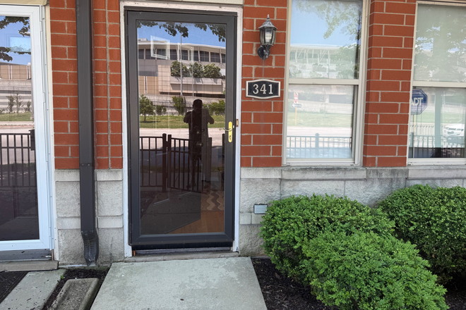 Front door - 3 bedroom town house walking to IIT