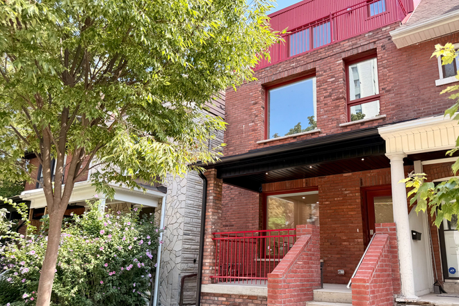 Exterior Front - 2 Bed/2.5 Bath For Lease