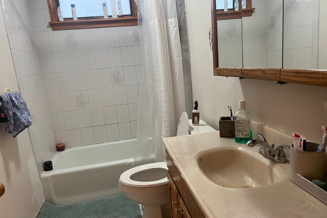 Call NOW for showings! 617-236-8600 - BERKSHIRE ST - GREAT VALUE NEAR KENDALL & INMAN SQUARES! OPEN 2BR/1BA AVAIL *9/1/2026* W/ DW, EIK! Apartments