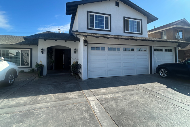 Shared housing with a room for rent on a second story , outside strretview - 2 Stories House, Beautiful, Clean, Quiet, 0.7 mile to Chapman University and Downtown