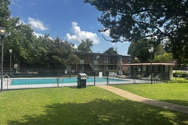 Pool Area - Condo 2 blocks away from Campus