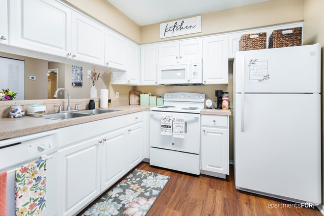 Kitchen - Riverwind at Alafaya