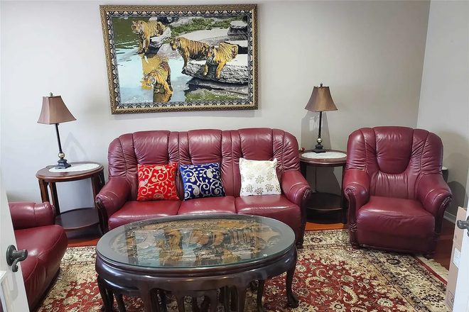 Family Room - 4 Bedroom House in w/ Laundry & walking distance to U of T Scarborough Campus