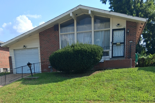Street View - 3 bedroom 2 bath house with garage North St. Louis near Kingshighway