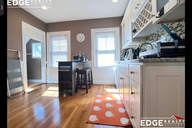 Kitchen - Roommates wanted near Oak Square— Free Parking Apartments
