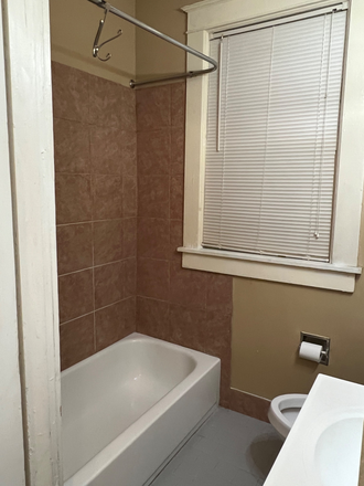 Bathroom - Gated 1 bedroom/bath close to campus Condo