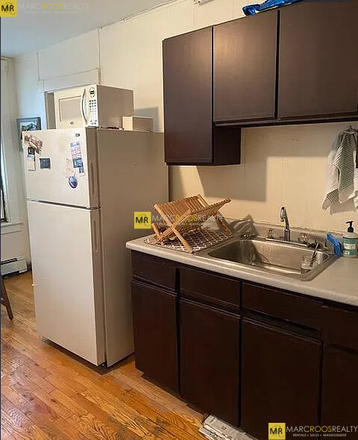 Kitchen - Beacon Hill 1 Bed Cambridge St Apartments