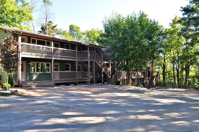 - Summit Woods Apartments