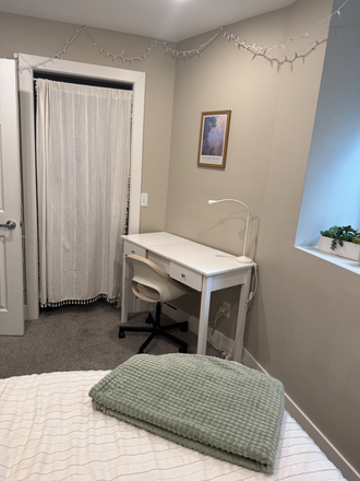 Bedroom - St. Thomas House (room available for rent)