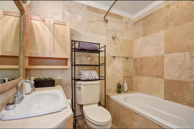 Private bathroom - Mater bedroom/Private bathroom/UCI roommates/Bus 79 or 167 in 15 mins to UCI