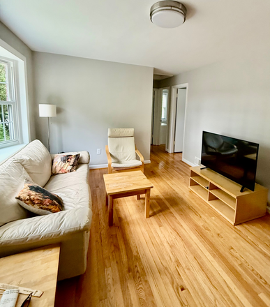 Main Level Room - Beautiful Rooms on Muskogee St near UMD!!! Walking distance to UMD shuttle bus and metro station