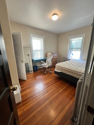 1 - JUNE 2027 | Somerville Duplex | 4 Bed, 1 Bath | Water Included | No Broker Fees! Duplex