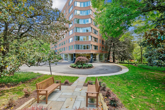 4200 Cathedral - Roommate-Friendly 2-Bed Near Campus: Save Huge on Rent