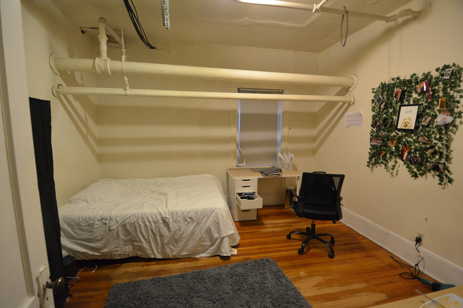 Bedroom - 3 Bed Available 9/1/26!! *CONTACT NOAH 603-470-8181 Apartments