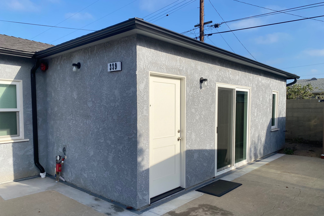 Cottage Exterior. Concrete front. Grass backyard. - Newly built back house with shared yard, in quiet neighborhood. Walking distance from Chapman.