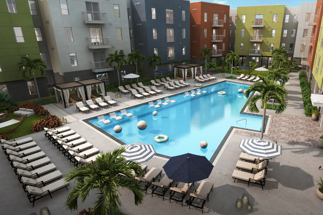 Pool - The Retreat East Apartments
