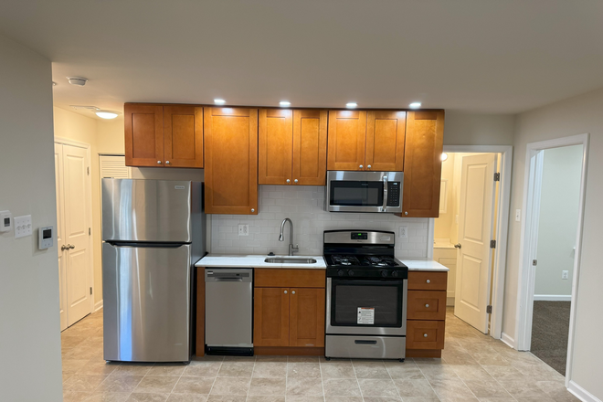 Kitchen/Living - 3 Bedroom Apartment on Drexel Campus