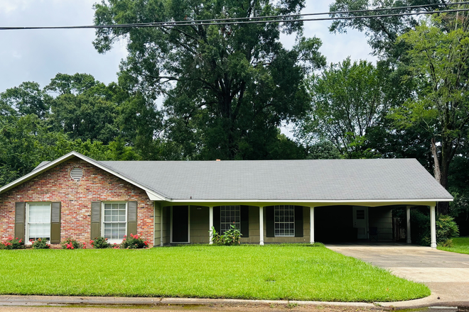 Streetview - 4BR/2Ba in Great Neighborhood, Convenient to Everything!