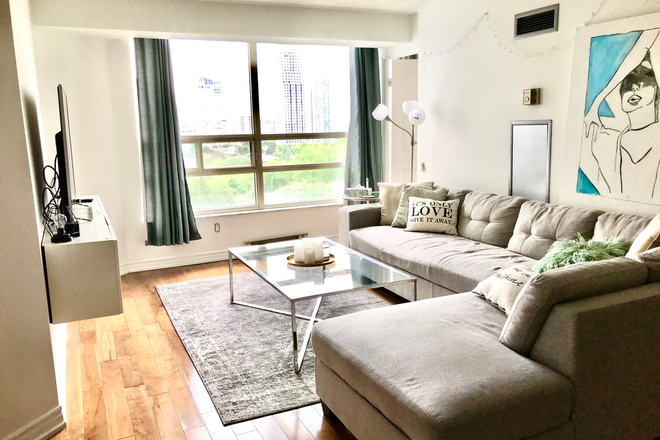 South exposure with lots of light and view - Private Large 1 bdrm in Mississauga with private bath in beautiful furnished 2bdrm condo to share
