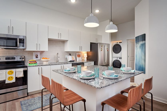 Kitchen - The Accolade Collegiate Village West Apartments