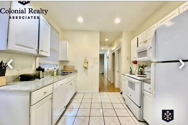 Kitchen - 81 Gibbs Unit 3 - Summer Subletting