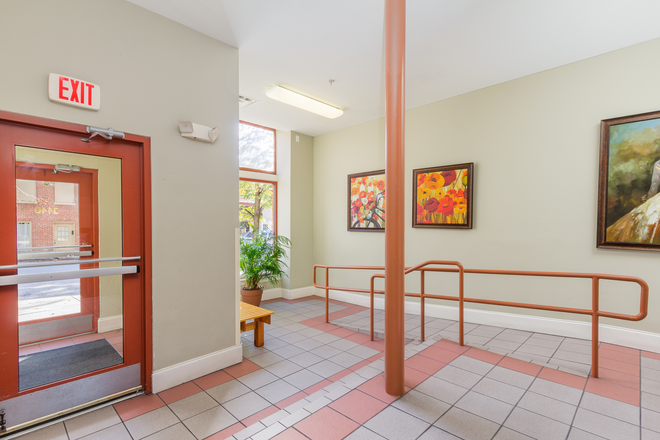 Entrance/Lobby - One bedroom, one bath apartment close to Homewood Campus