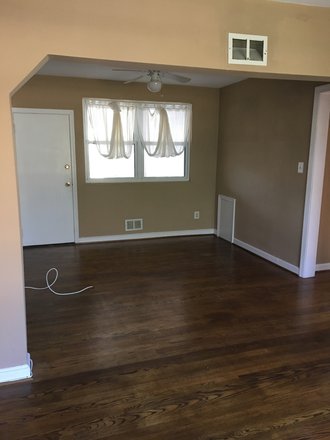 Living room / Dining room - 2 BR Single Family Home - Linden