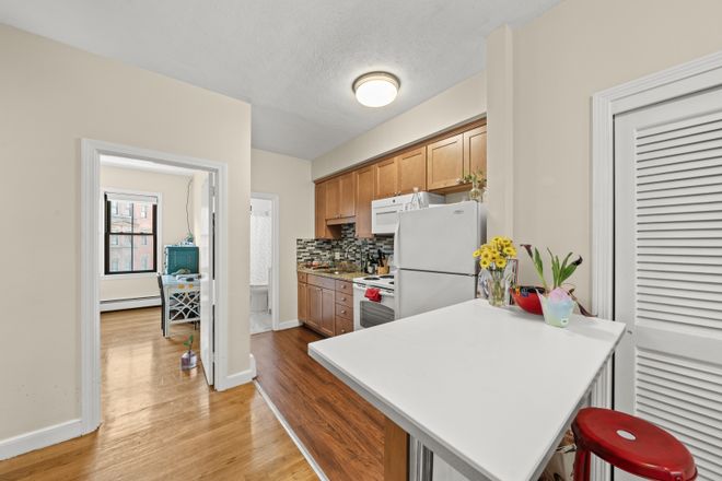 Call NOW for showings! 617-236-8600 - WIGGLESWORTH ST - *1/2 FEE* CHARMING 2BR/1BA IN BRIGHAM CRCL *AVAIL NOW* W/ LNDRY IN BLDNG, HW INC! Apartments