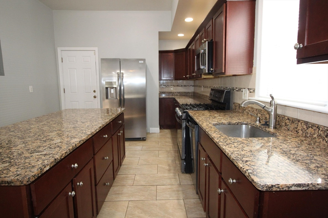 kitchen - 2 Bed 2 Bath Dorchester Apartments