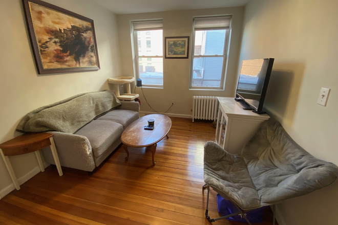 Living - 2 bd 1 ba Hardwood Floors and Updated Kitchen Apartments