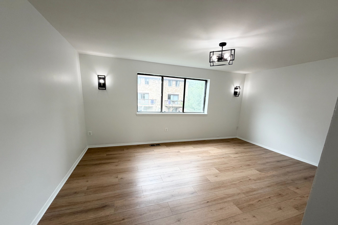 Living Room - $3000/month 3 Bedroom/3 Bathroom Home with Fenced Backyard