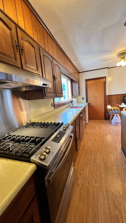 Call NOW for showings! 617-236-8600 - HIGH ST - 2 LVL TOP FLR 6BR BY TUFTS AVAIL *6/1/2027* W/ IN UNIT W/D, 1.5 BATHS, PRKNG INC, EIK, DW Apartments