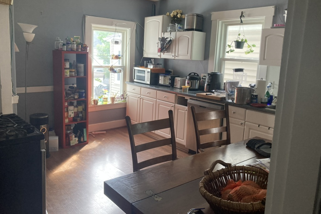 Kitchen - 2 bedrooms close to Divinity School Apartments