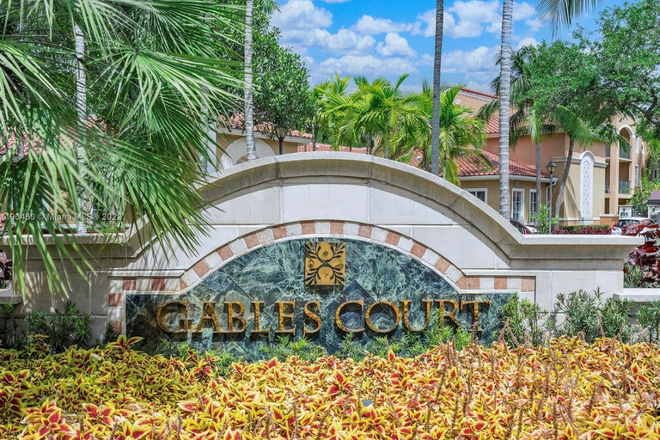 Welcome Sign - Gables Court, less than 10 minutes to campus