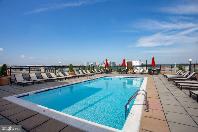 Rooftop Pool - Claridge House Cooperative