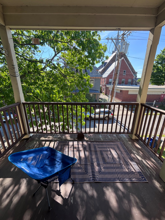Private Balcony attatched to bedroom - Bedroom needing spring sublet in spacious 4-story UVM student home