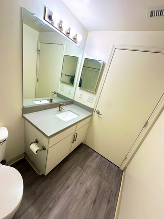 Bathroom - University View Apartments | Summer Sublease | 5 Min to Campus